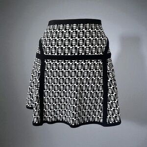 DIANE VON FURSTENBERG KNIT GEOMETRIC MINI SKIRT SIZE SMALL